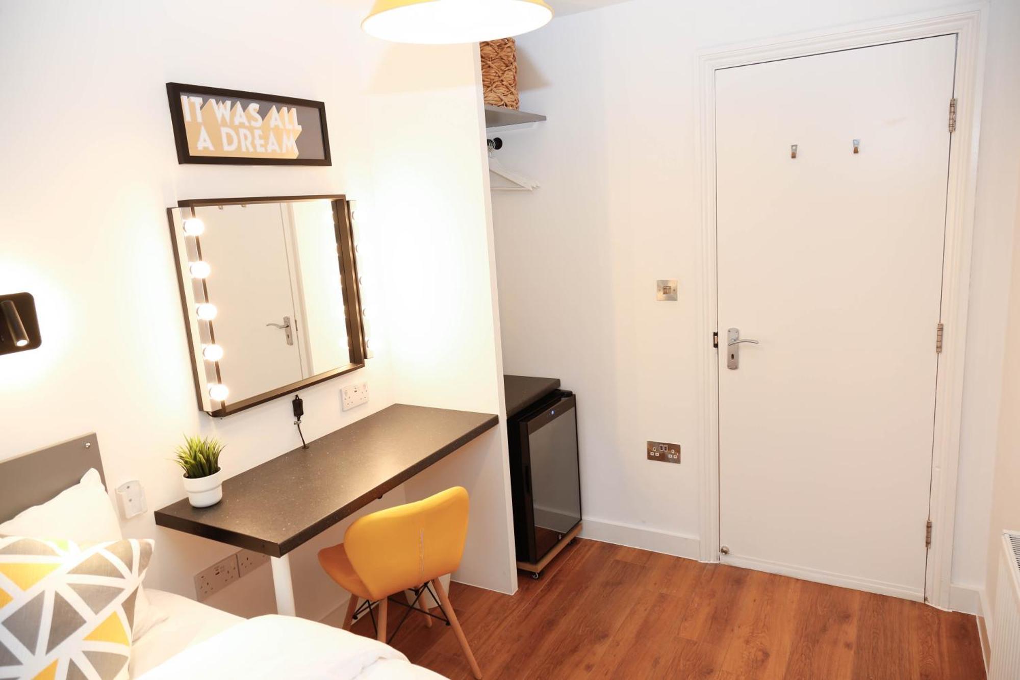 New Luxury Rooms In The Heart Of London Next To Shops, Cafes, Bars & Metro With Shared Bathrooms المظهر الخارجي الصورة