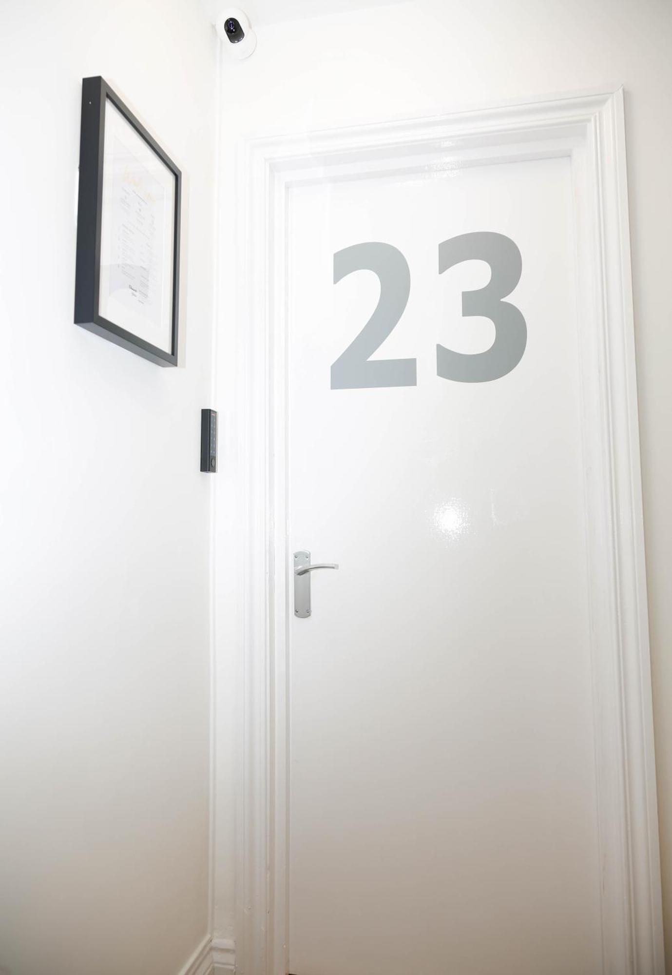 New Luxury Rooms In The Heart Of London Next To Shops, Cafes, Bars & Metro With Shared Bathrooms المظهر الخارجي الصورة