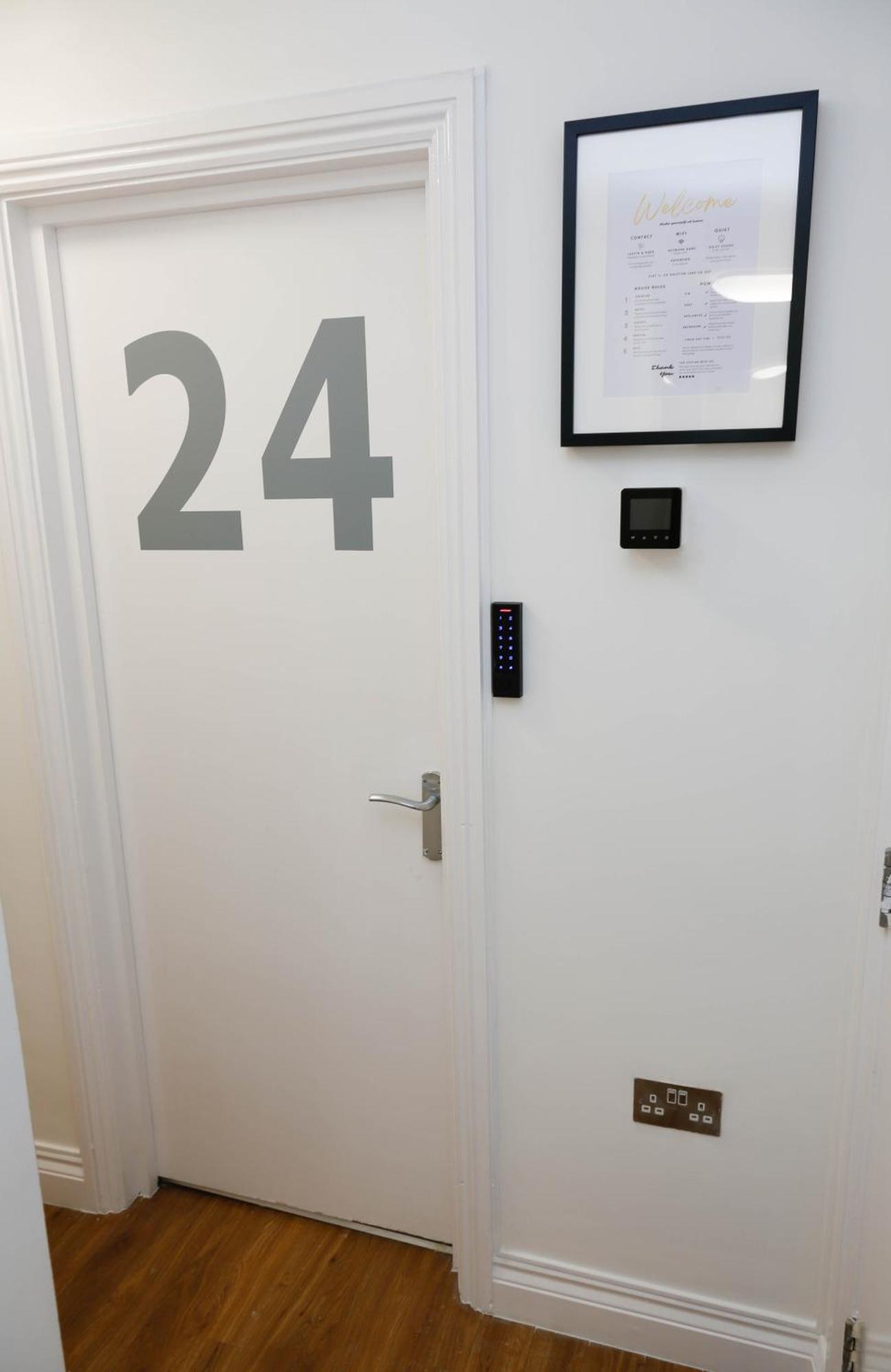 New Luxury Rooms In The Heart Of London Next To Shops, Cafes, Bars & Metro With Shared Bathrooms المظهر الخارجي الصورة